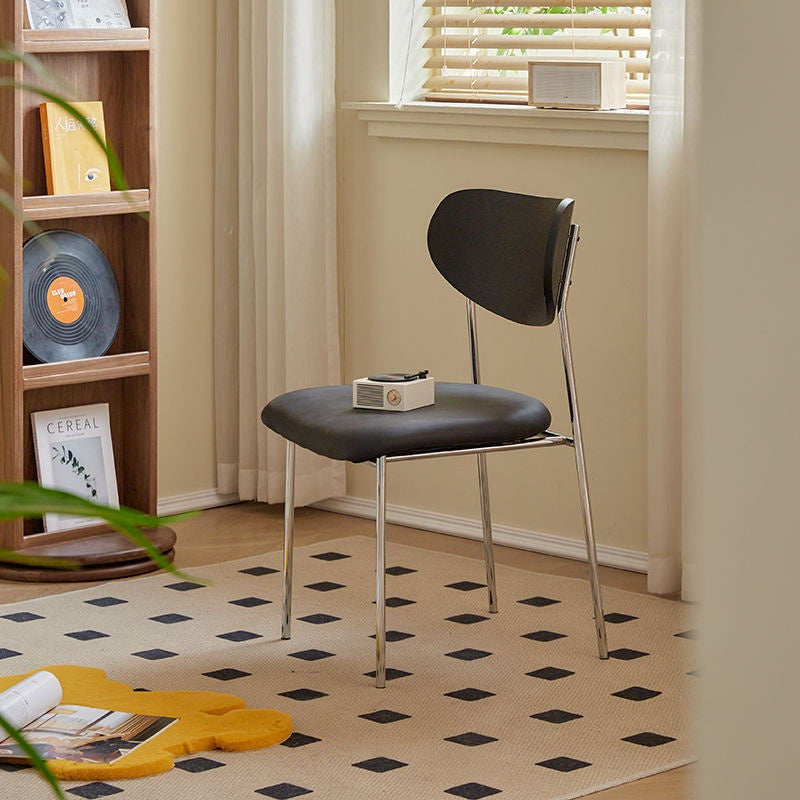 เก้าอี้วินเทจพร้อมพนักพิงร้านอาหารที่ออกแบบฝรั่งเศส