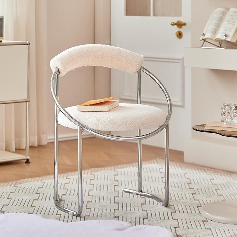 การออกแบบที่หรูหราในเก้าอี้ที่เหมาะกับในครัวเรือนเก้าอี้แต่งตัวเก้าอี้พนักพิงเหล็กเก้าอี้ทานอาหารโบราณ 