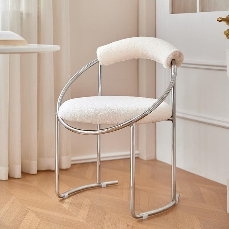 การออกแบบที่หรูหราในเก้าอี้ที่เหมาะกับในครัวเรือนเก้าอี้แต่งตัวเก้าอี้พนักพิงเหล็กเก้าอี้ทานอาหารโบราณ 