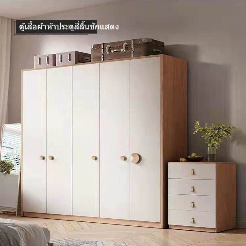 บันไดที่เรียบง่ายในห้องนอนบ้านรวมถึงการปฏิบัติตามกฎระเบียบเด็กในห้อง...