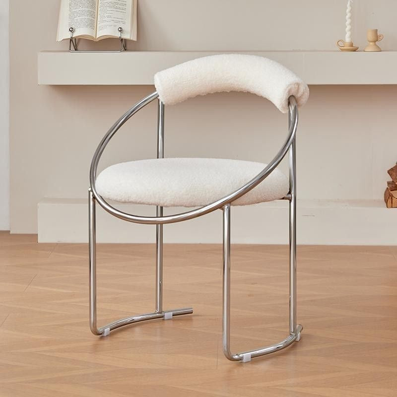 การออกแบบที่หรูหราในเก้าอี้ที่เหมาะกับในครัวเรือนเก้าอี้แต่งตัวเก้าอี้พนักพิงเหล็กเก้าอี้ทานอาหารโบราณ 