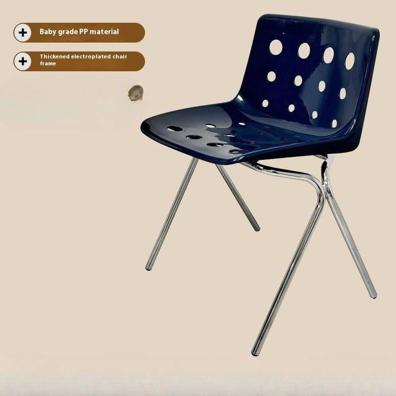 เก้าอี้ทานอาหารจานชีสพนักเก้าอี้แต่งหน้าให้ความรู้สึกที่ร้านชานมเก้าอี้เยี่ยมชม 