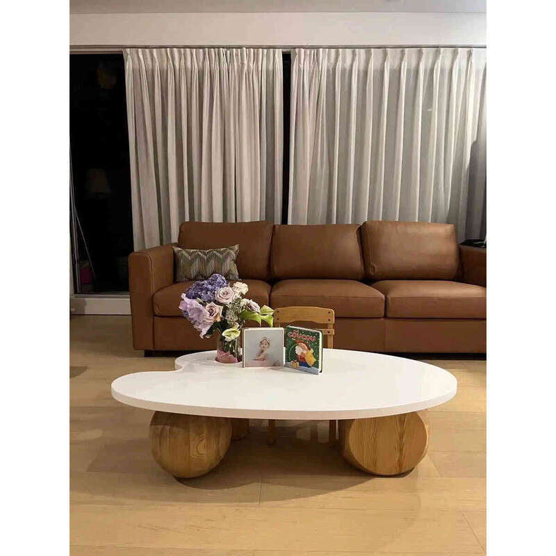 โต๊ะกาแฟ Nordic Modern Clouds Tea Table โต๊ะชาครีมสำหรับห้องนั่งเล่นที่บ้านเรียบง่ายบันทึกรูปร่างพิเศษ