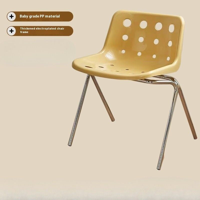 เก้าอี้ทานอาหารจานชีสพนักเก้าอี้แต่งหน้าให้ความรู้สึกที่ร้านชานมเก้าอี้เยี่ยมชม 